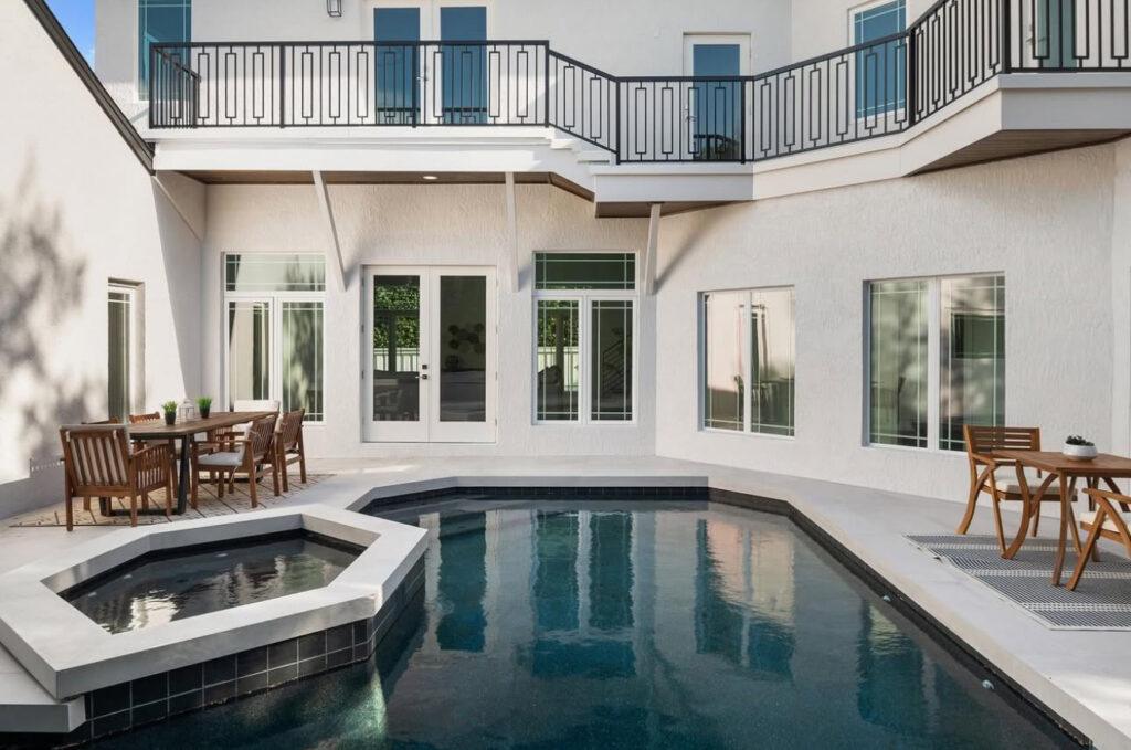 Custom pool builders in Florida